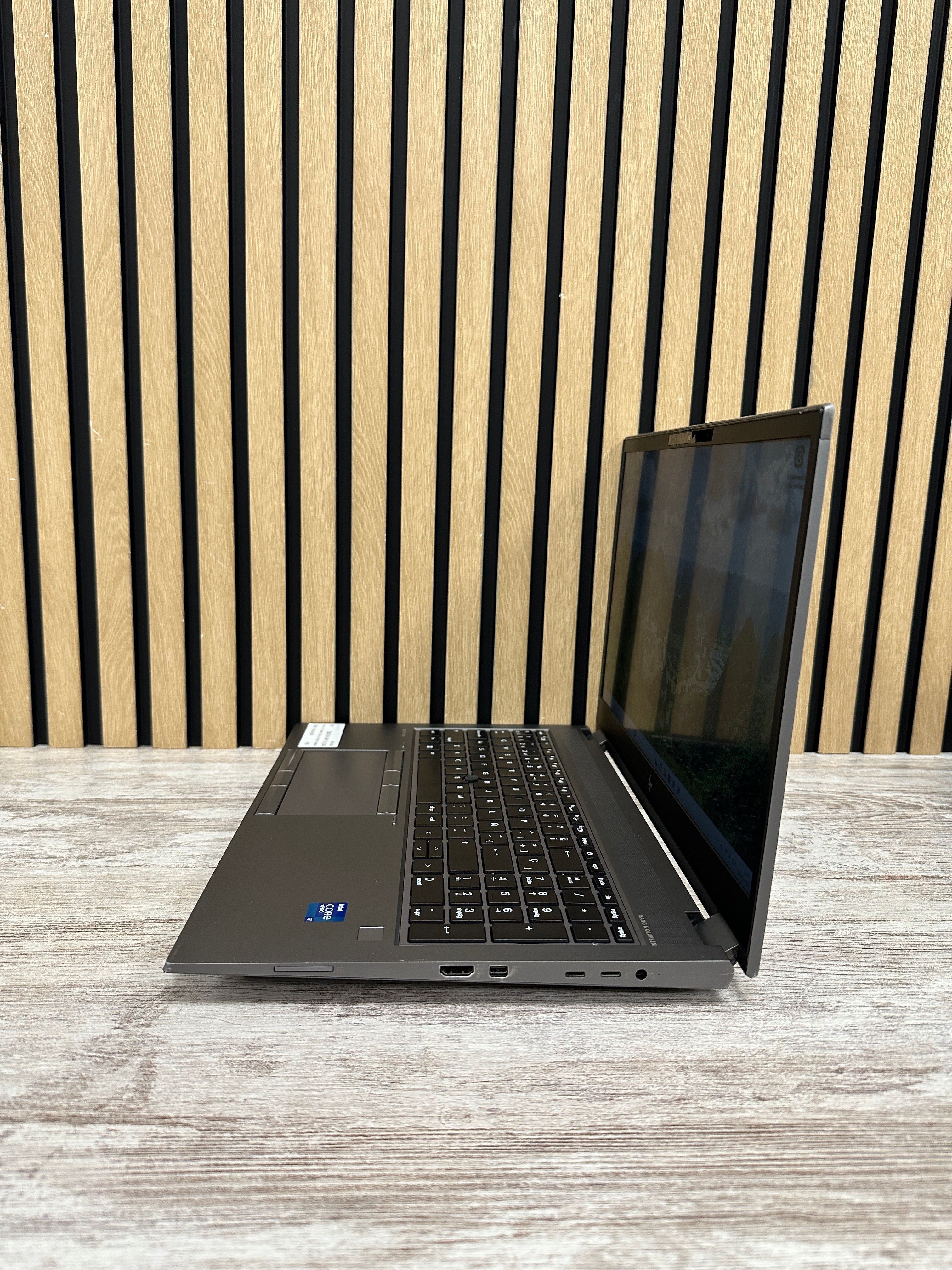 HP ZBOOK FURY 15 (G8) Core i7 i7-11850H 2.5GHz (Total: 8 núcleos) 32GB 512GB SSD 15.6"