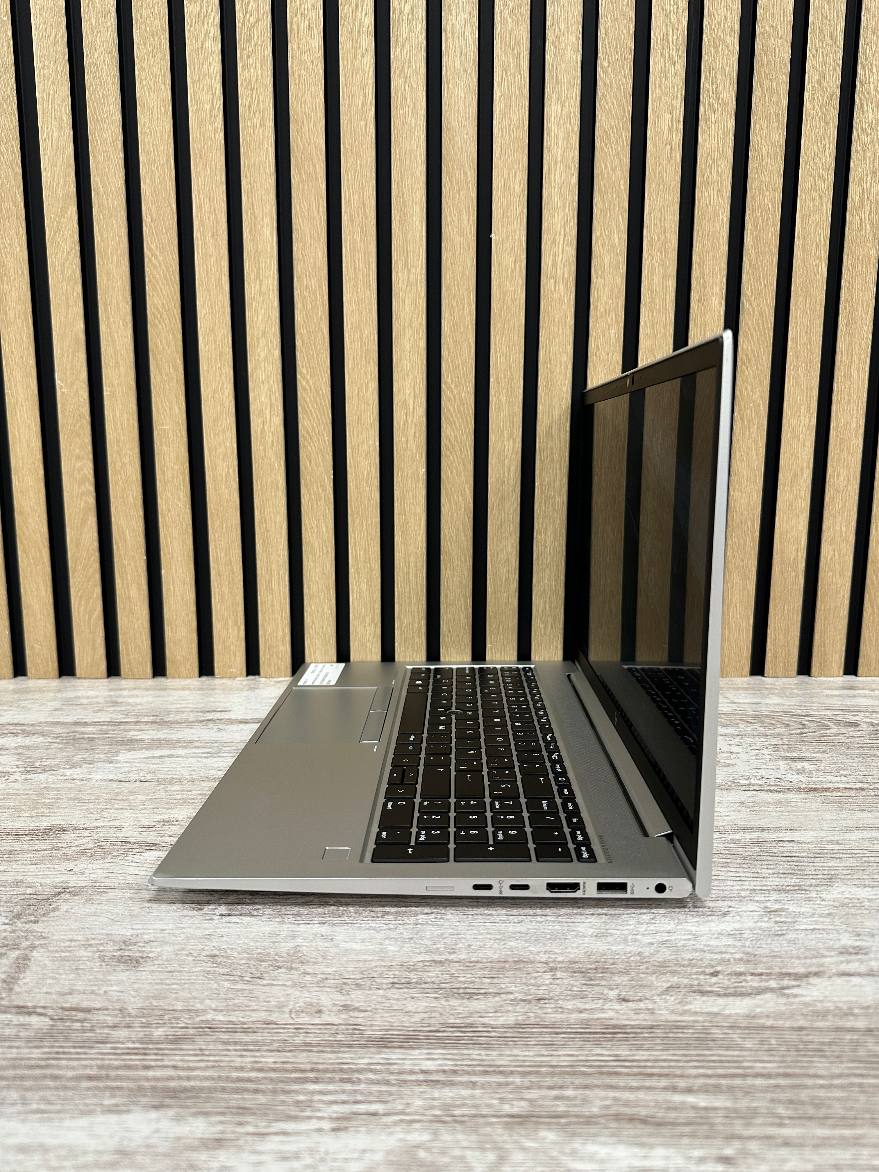 HP ELITEBOOK 855 (G7) Ryzen 7 Pro 4750U 1.7GHz (Total: 8 núcleos) 32GB 1TB SSD 15.6"