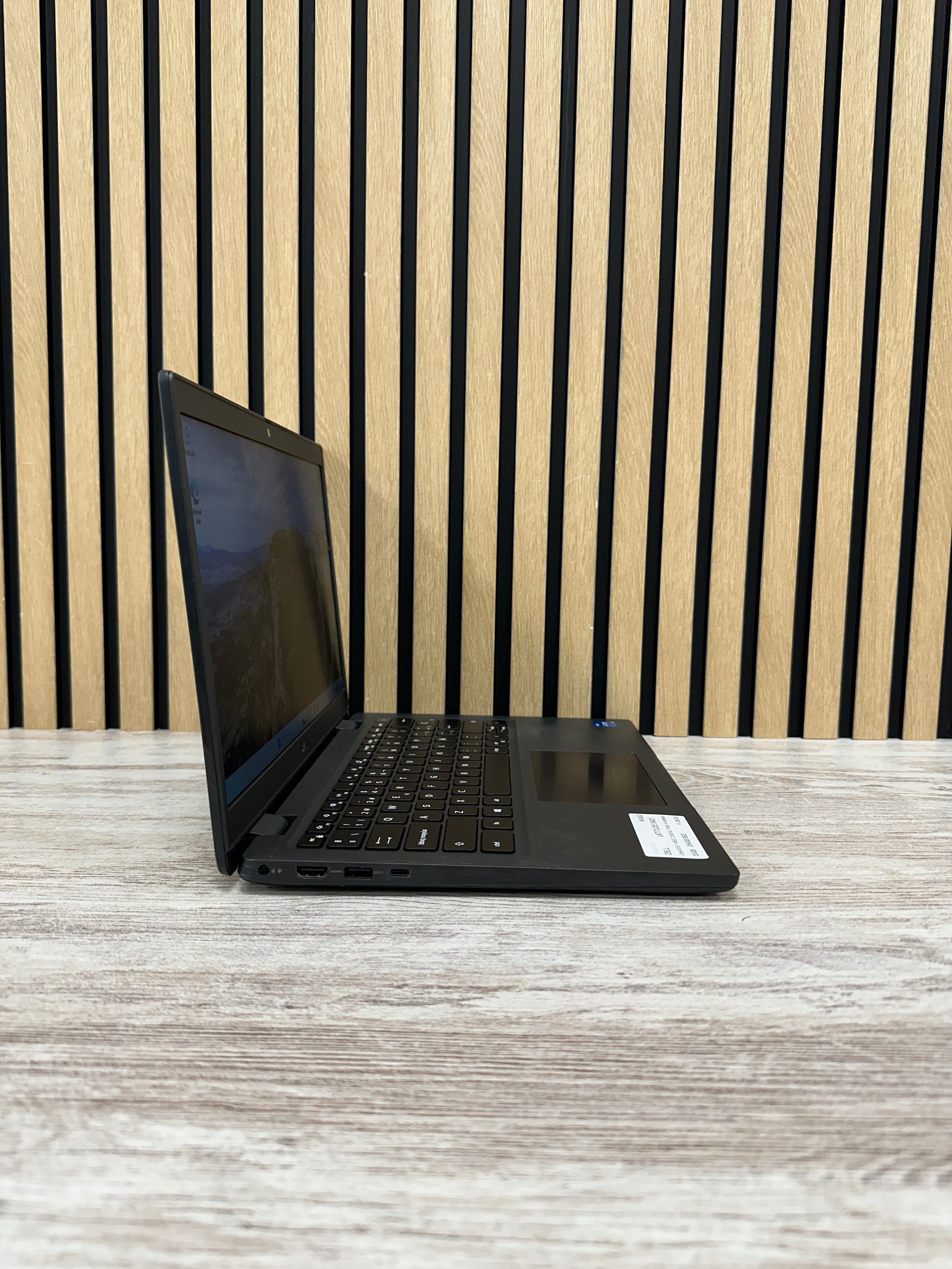 DELL LATITUDE 3420 Core i5 i5-1145G7 2.6GHz (Total: 4 núcleos) 32GB 256GB SSD 14"