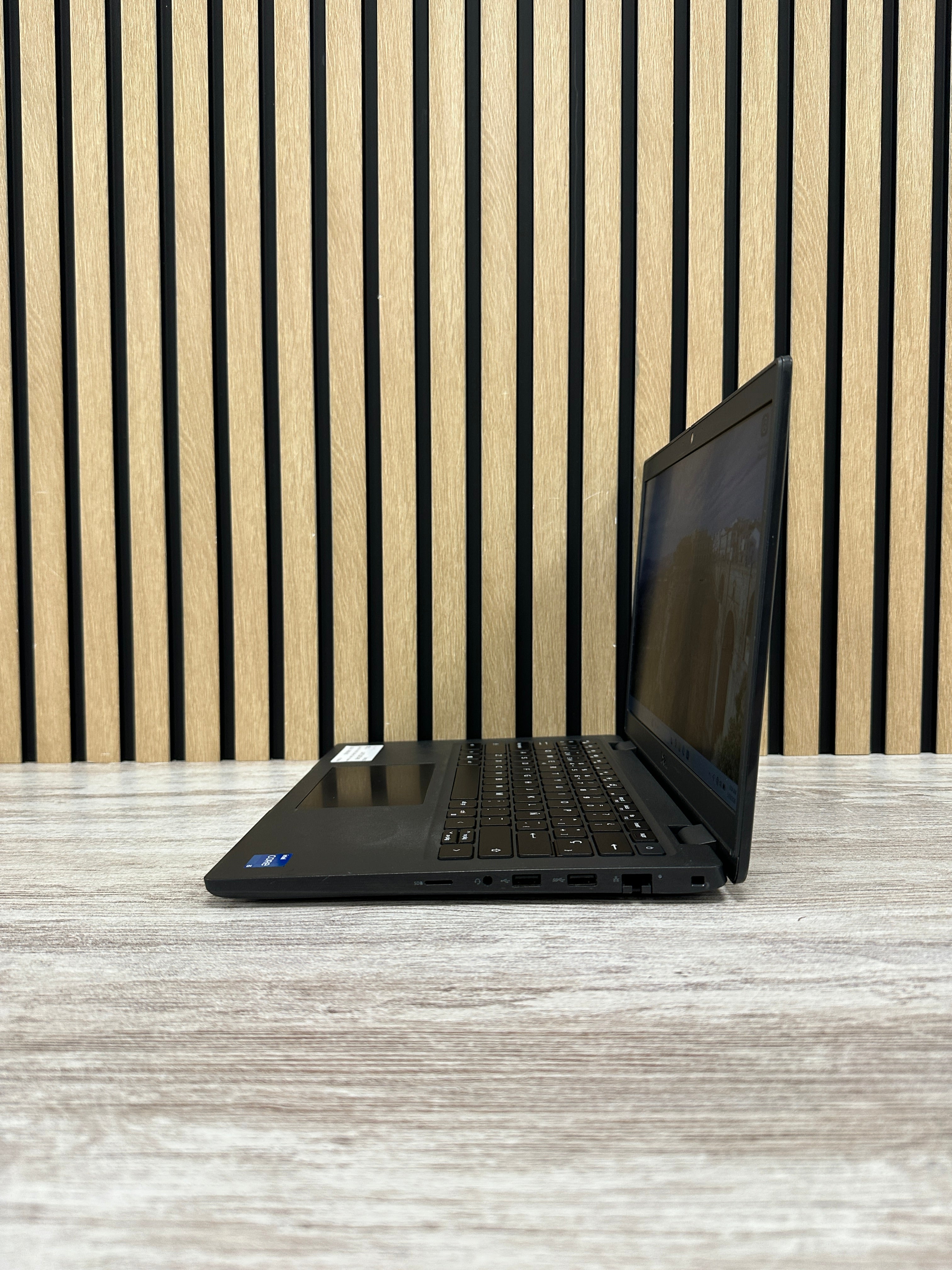 DELL LATITUDE 3420 Core i5 i5-1145G7 2.6GHz (Total: 4 núcleos) 32GB 256GB SSD 14"