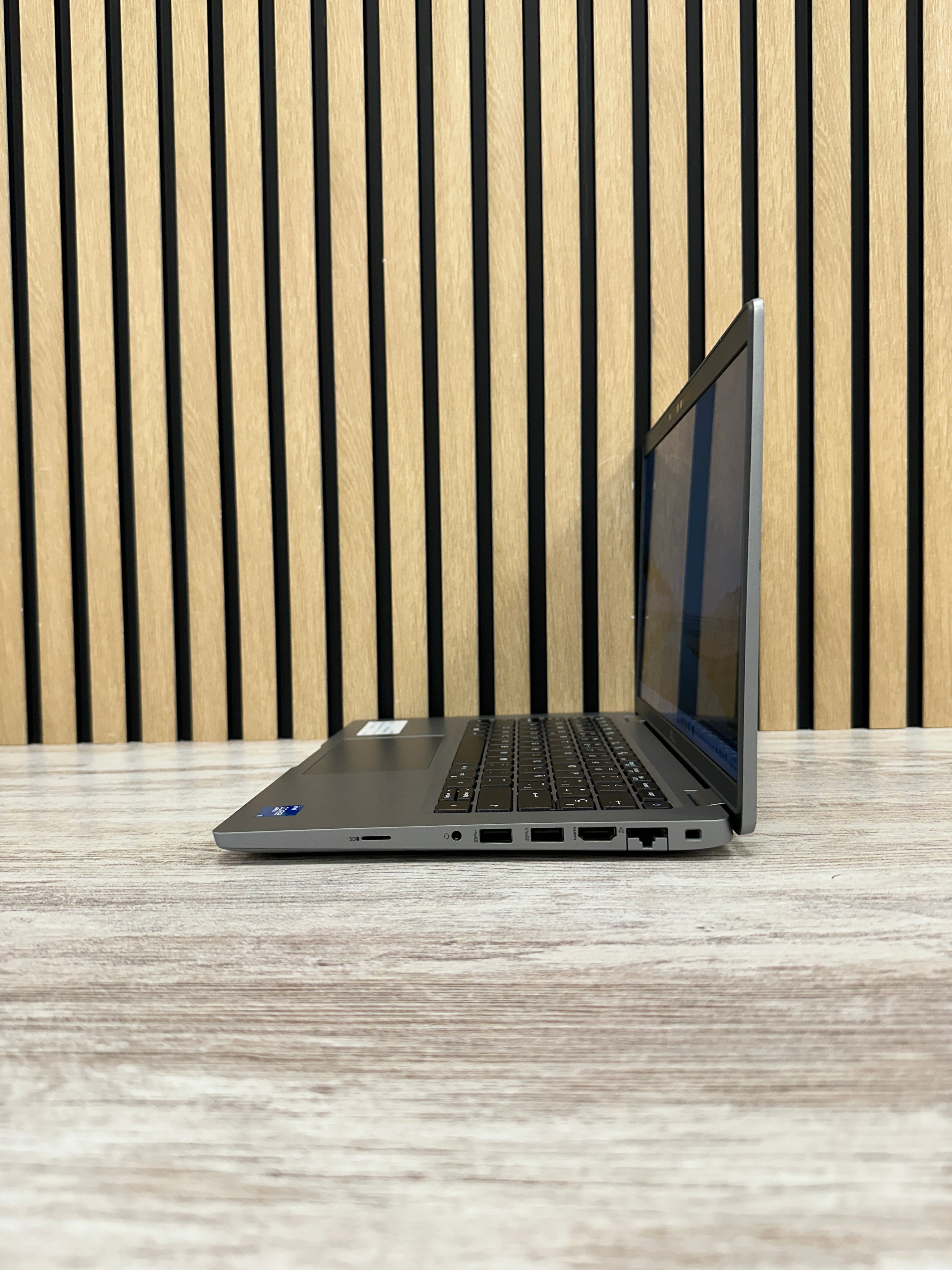 DELL LATITUDE 5420 Core i5 i5-1145G7 2.6GHz (Total: 4 núcleos) 16GB 256GB SSD 14"