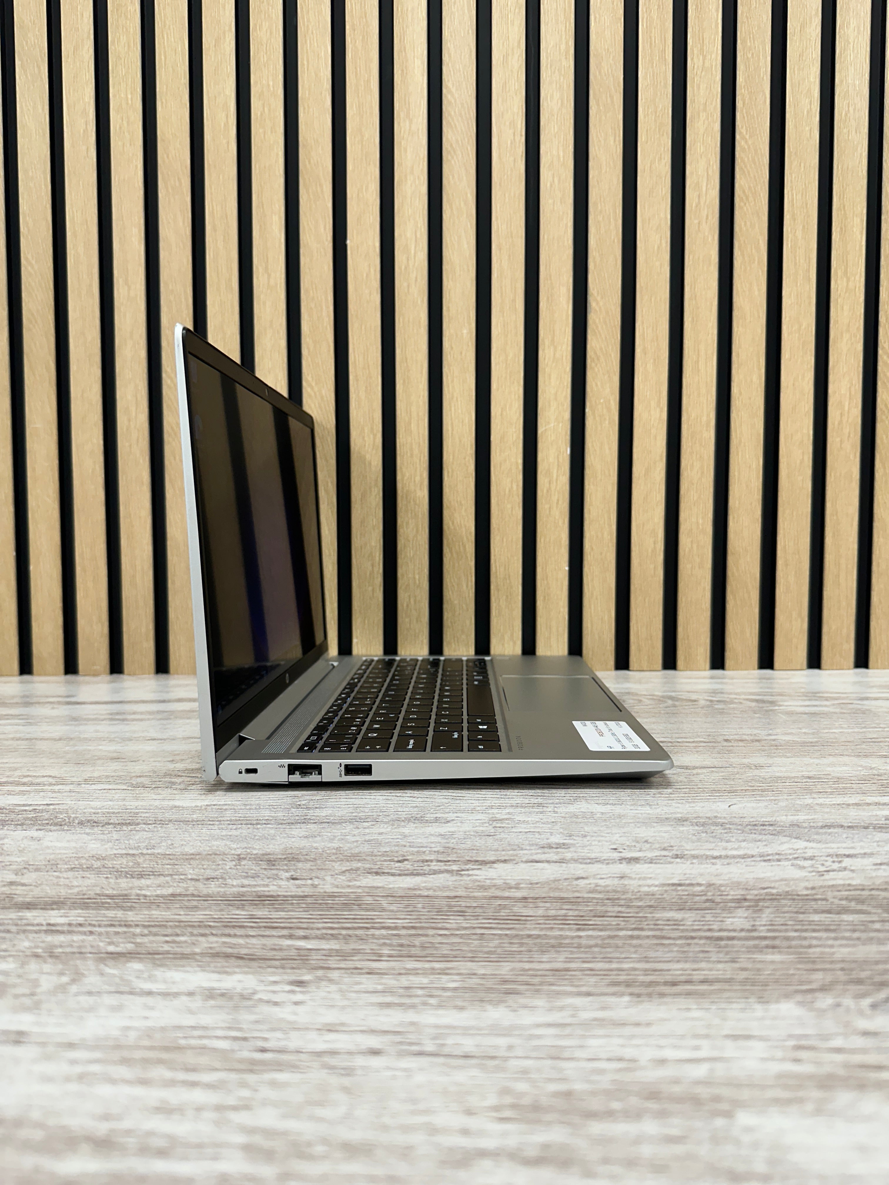 HP PROBOOK 445 (G8) Ryzen 5 5600U 2.3GHz (Total: 6 núcleos) 32GB 512GB SSD 14"