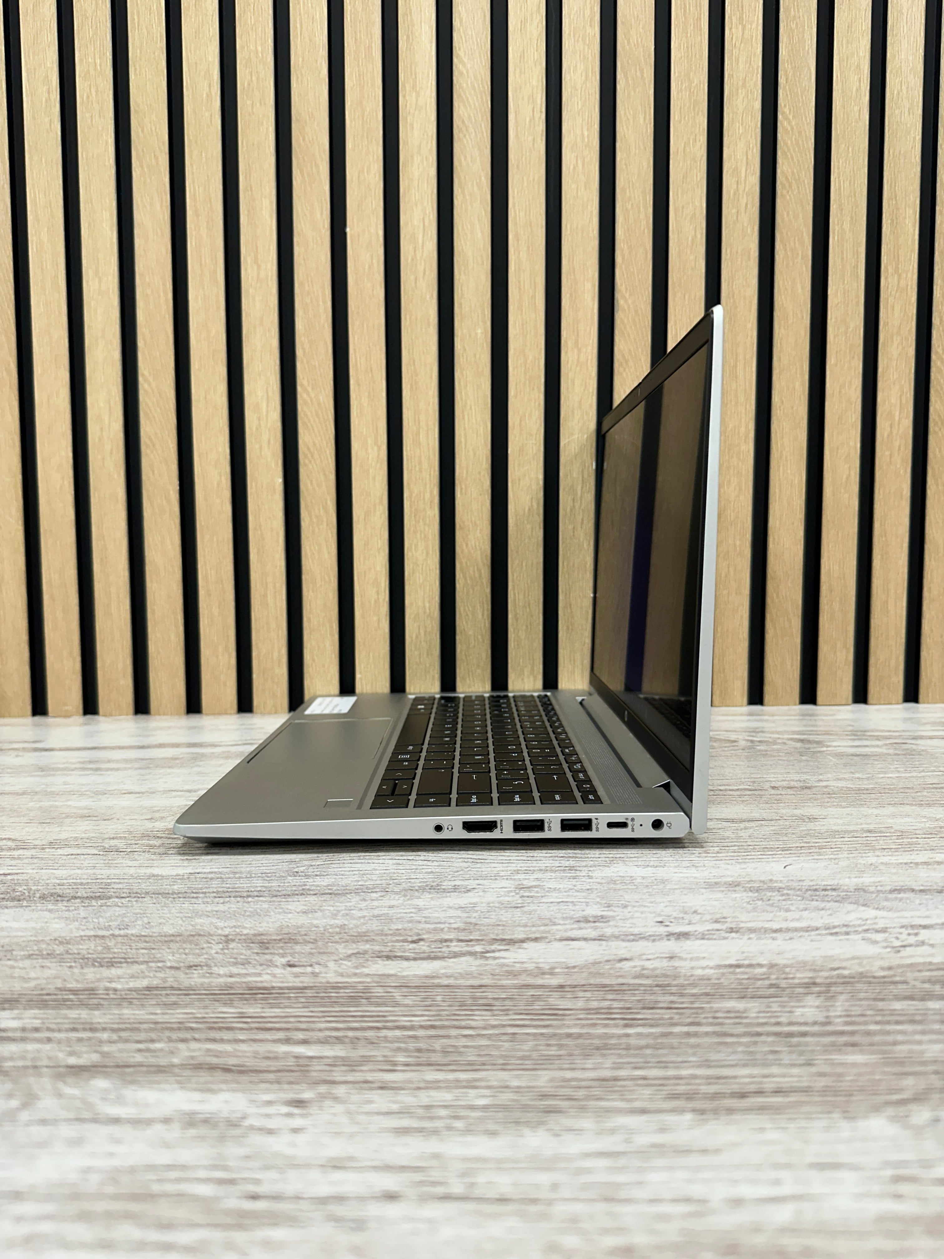 HP PROBOOK 445 (G8) Ryzen 5 5600U 2.3GHz (Total: 6 núcleos) 32GB 512GB SSD 14"