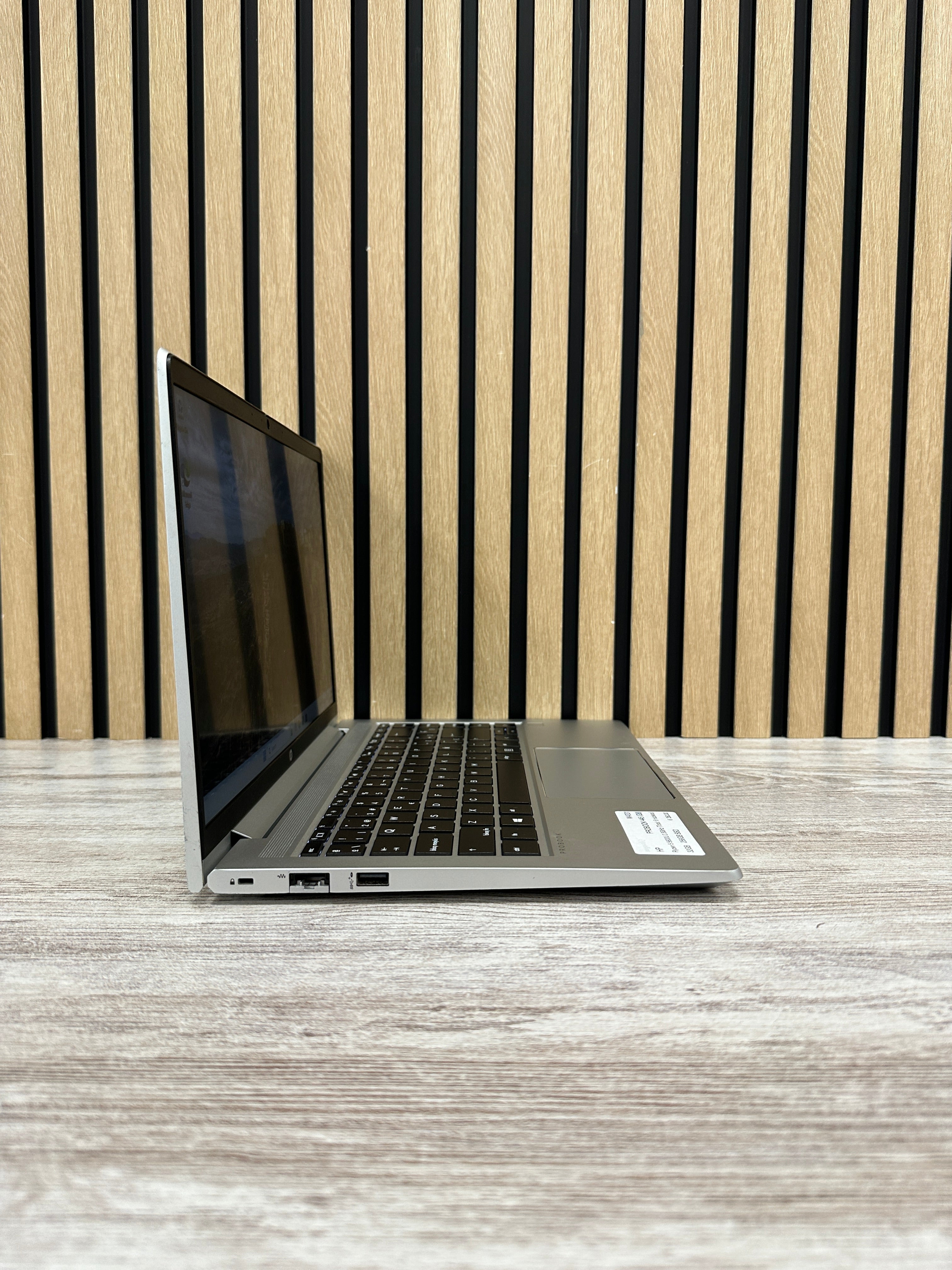 HP PROBOOK 445 (G8) Ryzen 5 5600U 2.3GHz (Total: 6 núcleos) 32GB 256GB SSD 14"
