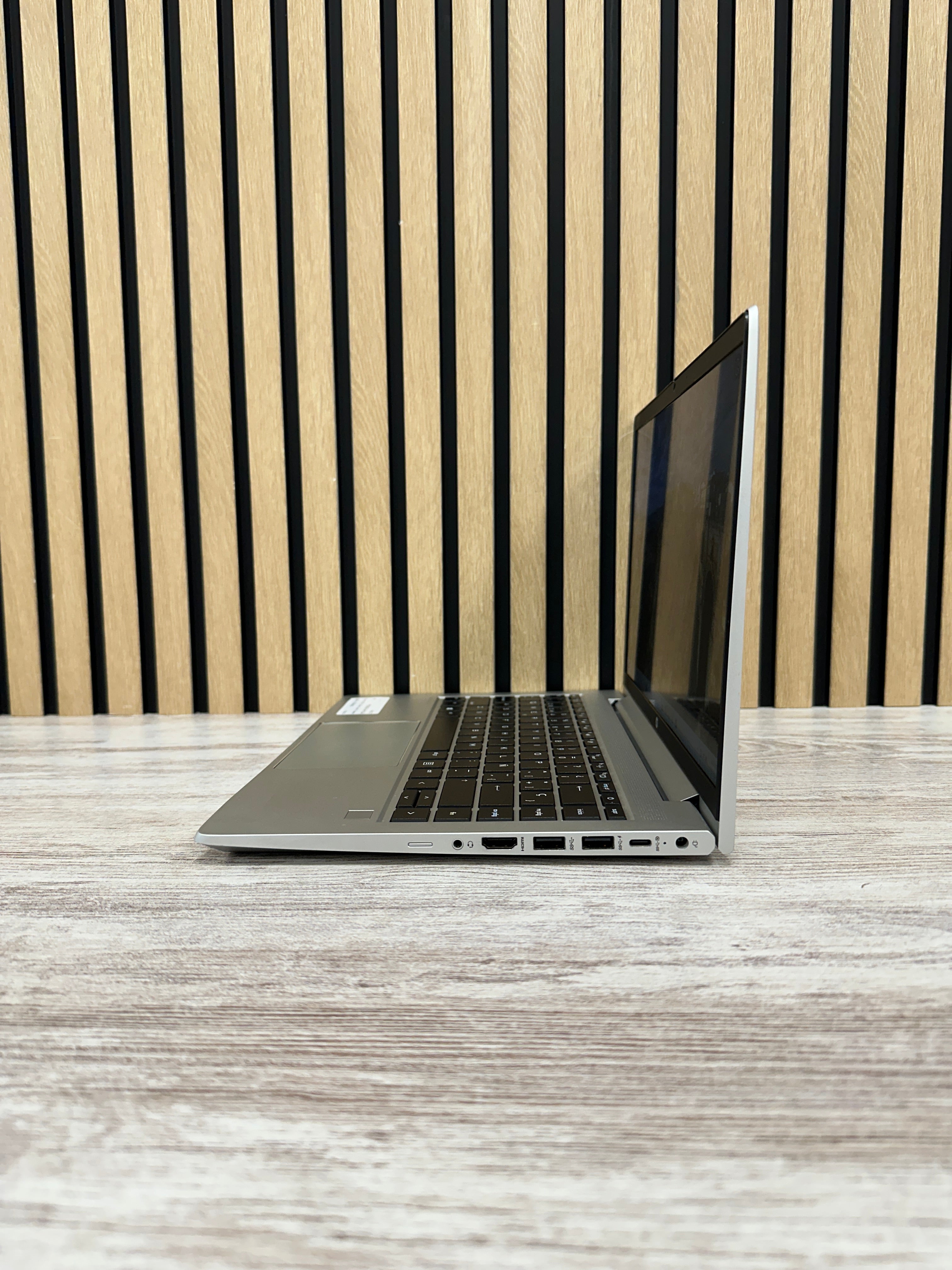 HP PROBOOK 445 (G9) Ryzen 5 5625U 2.3GHz (Total: 6 núcleos) 32GB 512GB SSD 14"