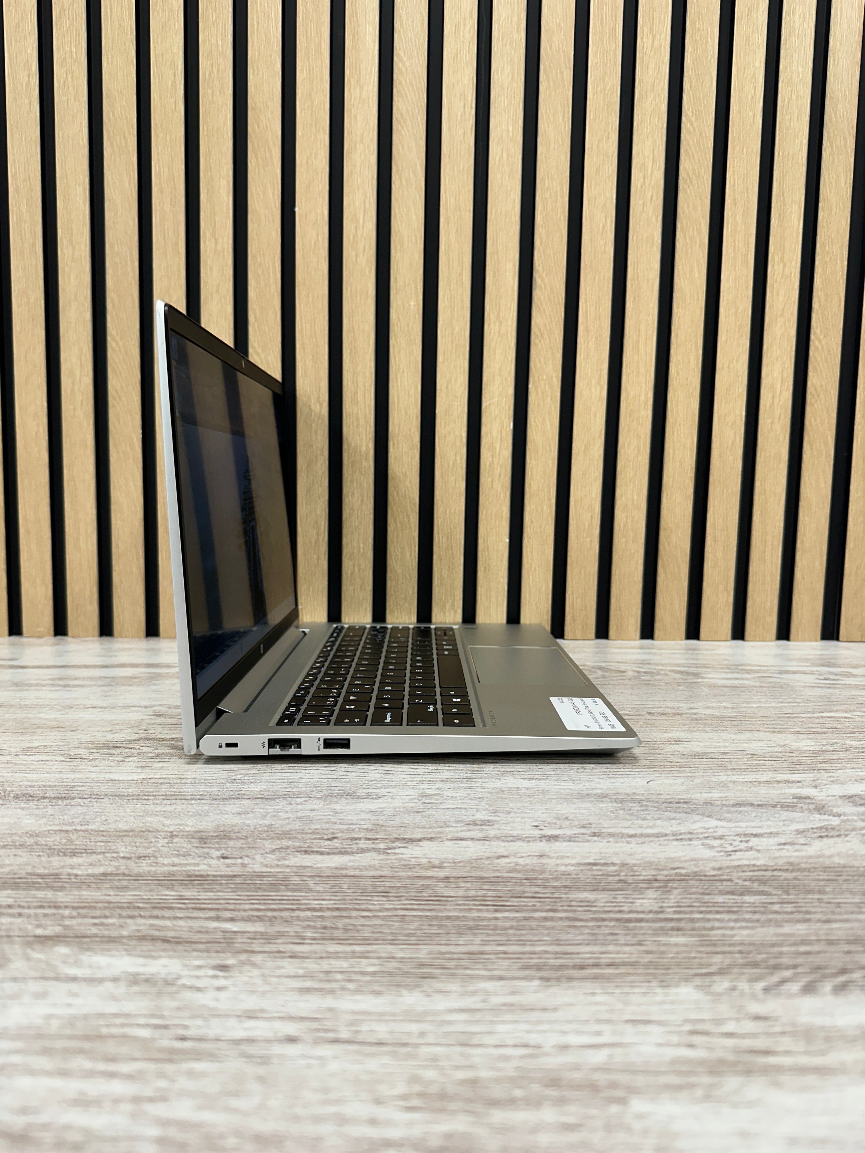 HP PROBOOK 445 (G9) Ryzen 5 5625U 2.3GHz (Total: 6 núcleos) 16GB 256GB SSD 14"