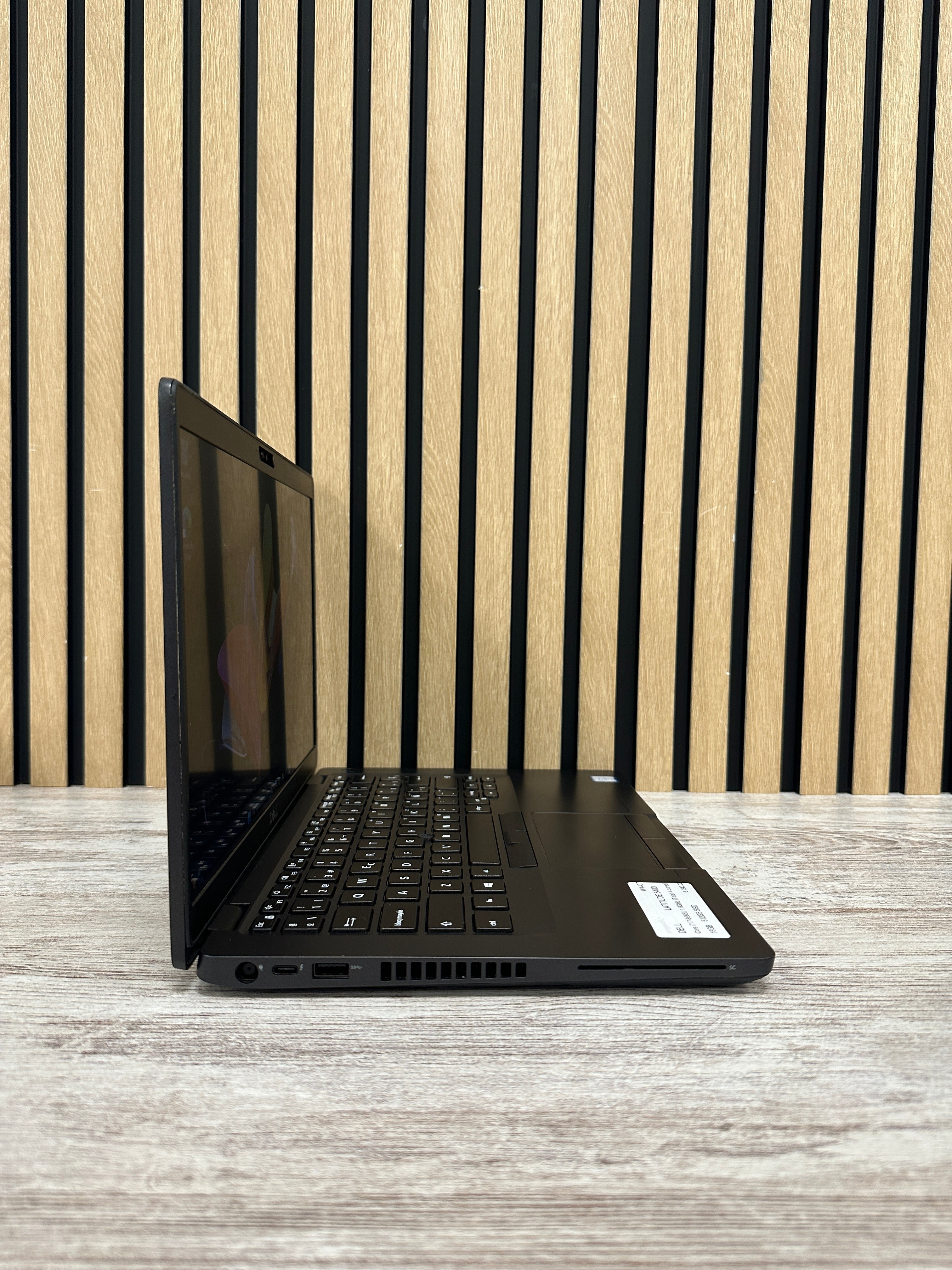 DELL LATITUDE 5400 Core i7 i7-8665U 1.9GHz (Total: 4 cores) 16GB 512GB SSD 14"
