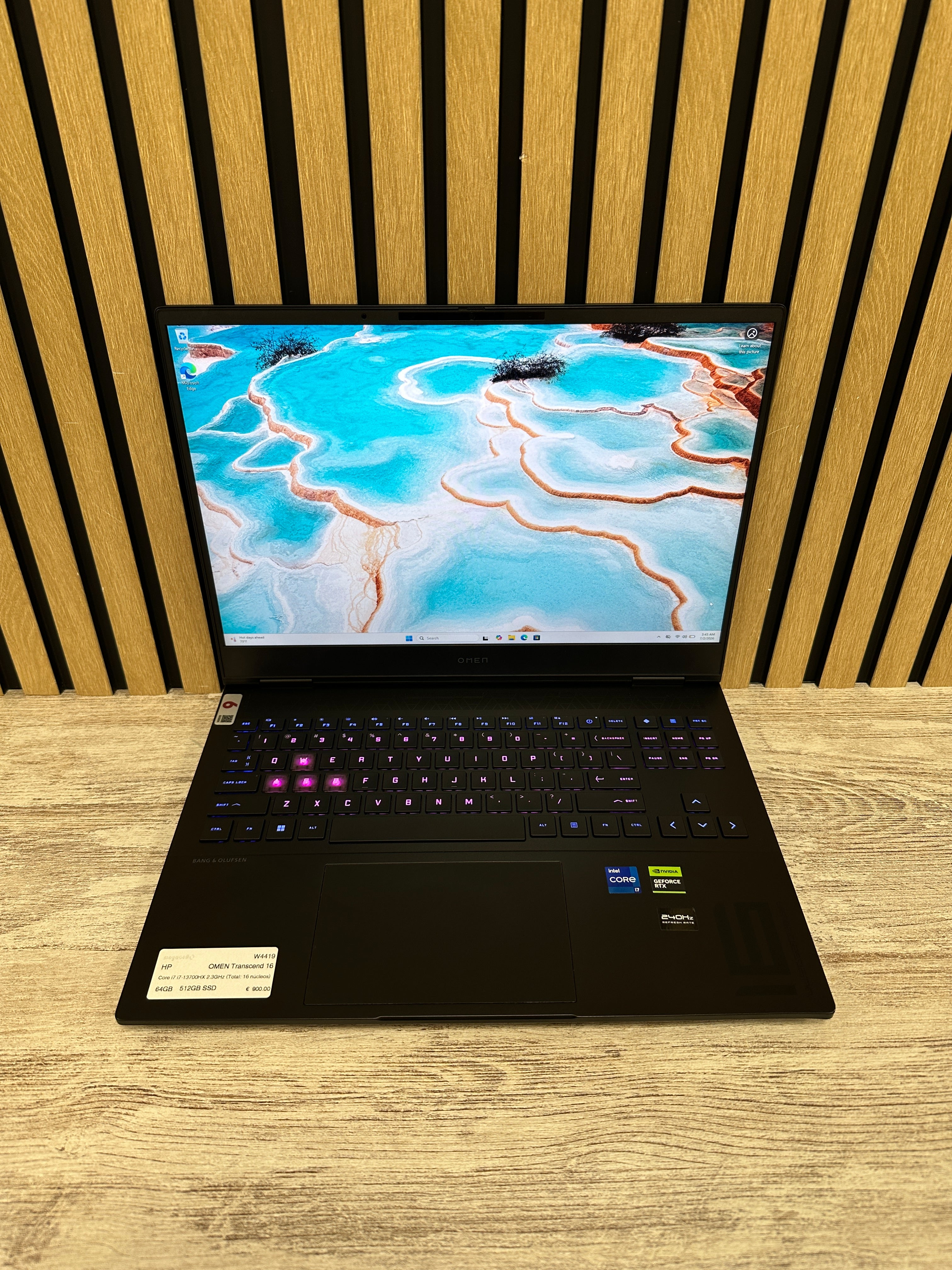 HP OMEN Transcend 16 Core i7 i7-13700HX 2.3GHz (Total: 16 núcleos) 64GB 512GB SSD 16.0"