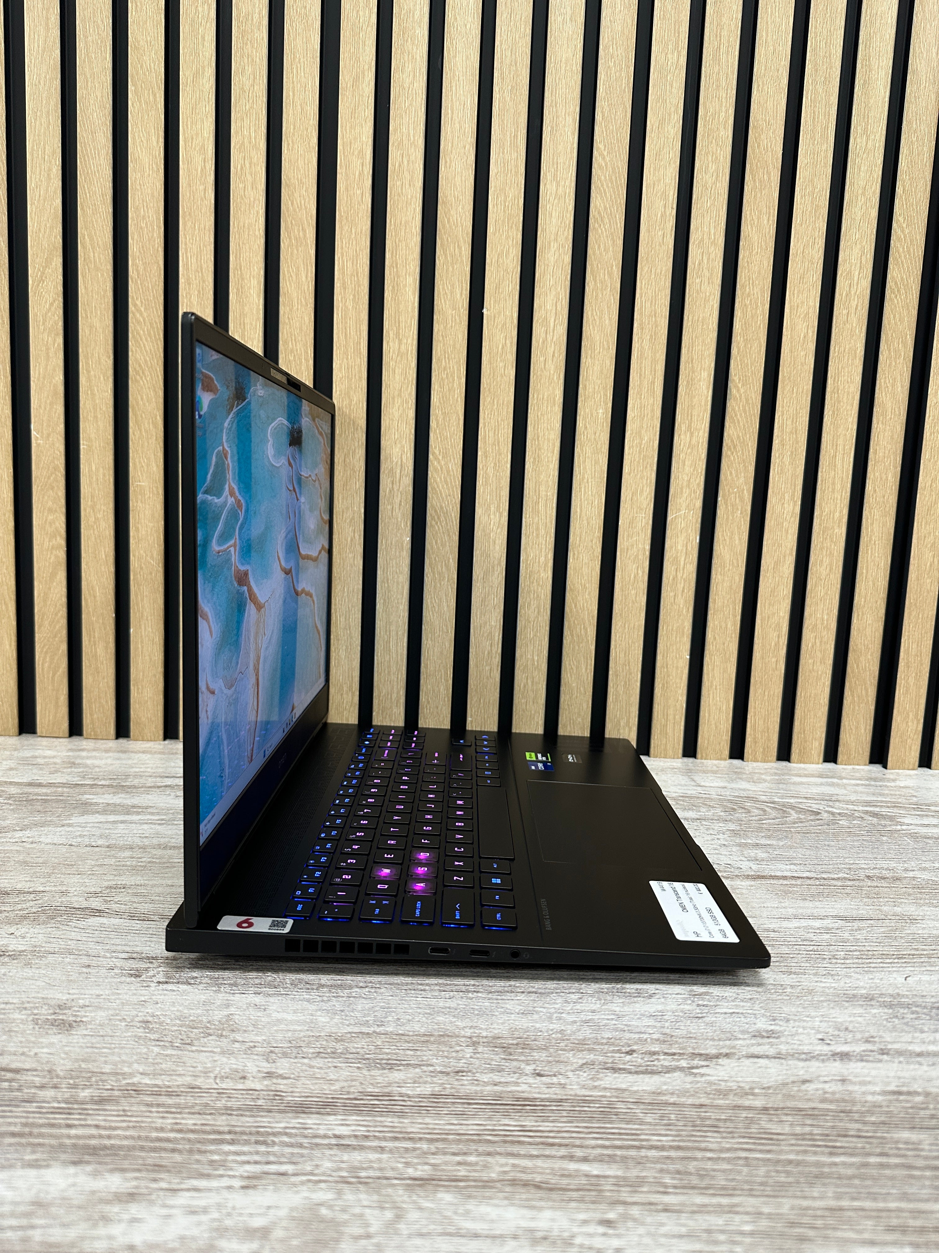 HP OMEN Transcend 16 Core i7 i7-13700HX 2.3GHz (Total: 16 núcleos) 64GB 512GB SSD 16.0"