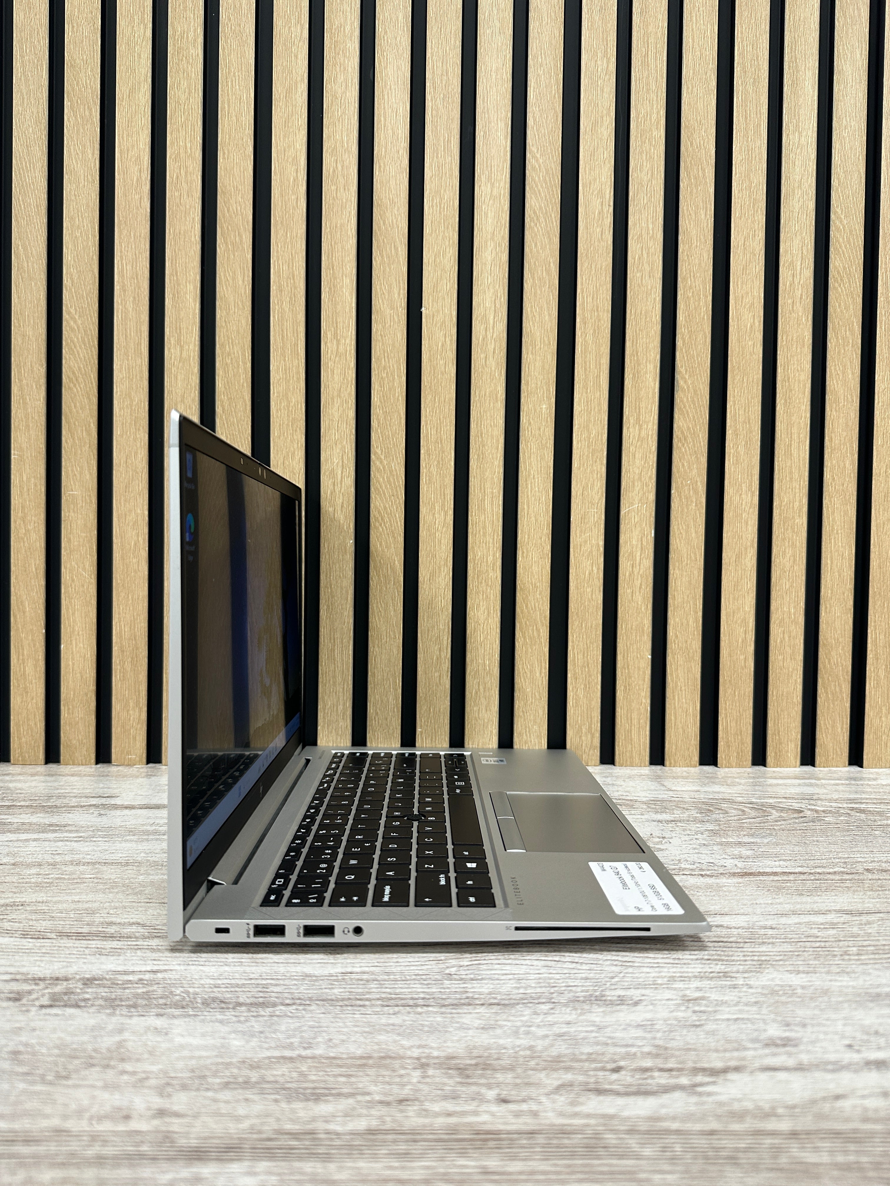 HP Elitebook 840 G7 Core i7 i7-10810U 1.1GHz (Total: 6 núcleos) 16GB 512GB SSD