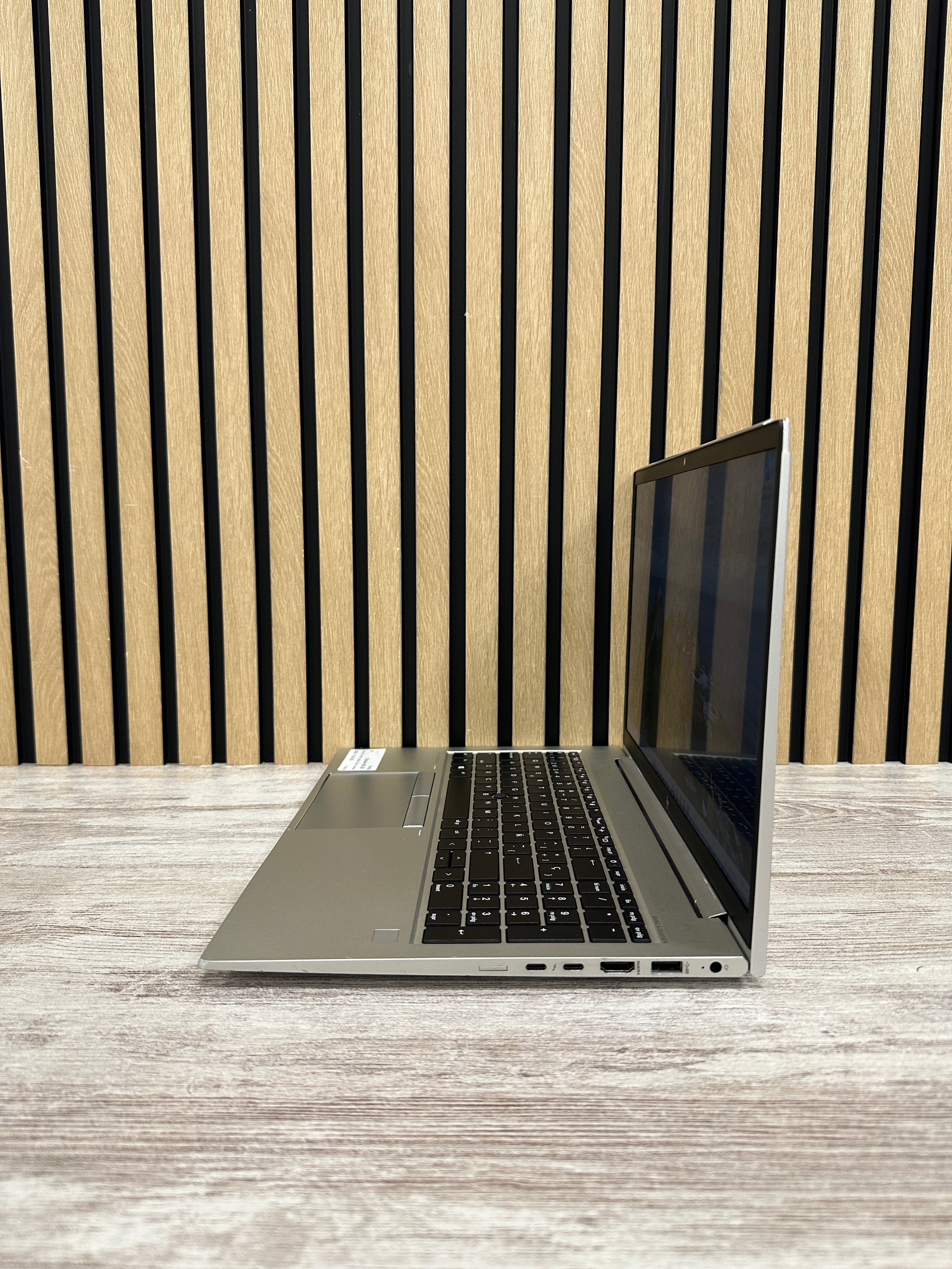 HP Elitebook 850 G8 Core i5 i5-1135G7 2.4GHz (Total: 4 núcleos) 32GB 512GB SSD