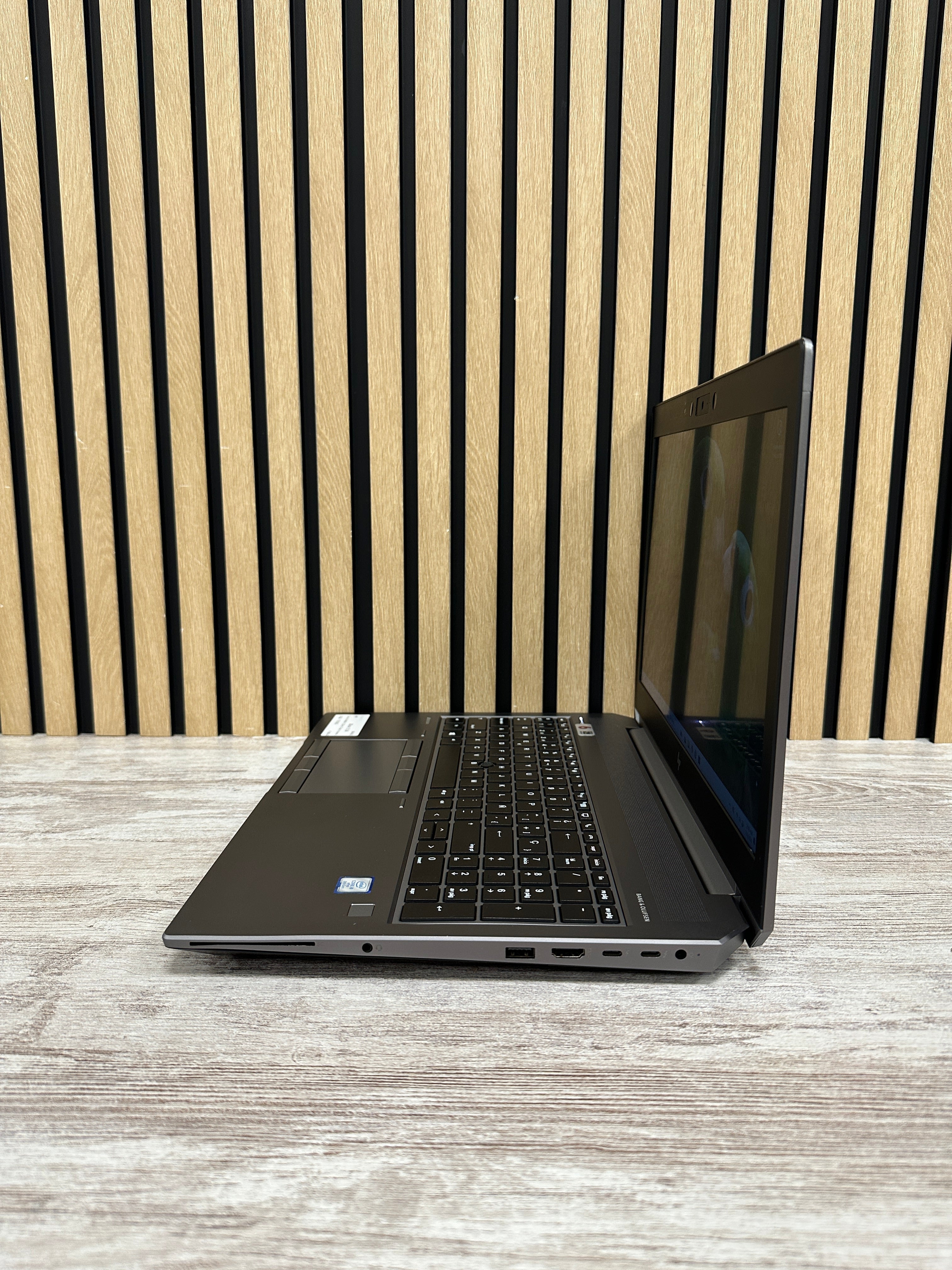 HP ZBook 15 G6 Core i9 i9-9880H 2.3GHz (Total: 8 núcleos) 32GB 1TB SSD