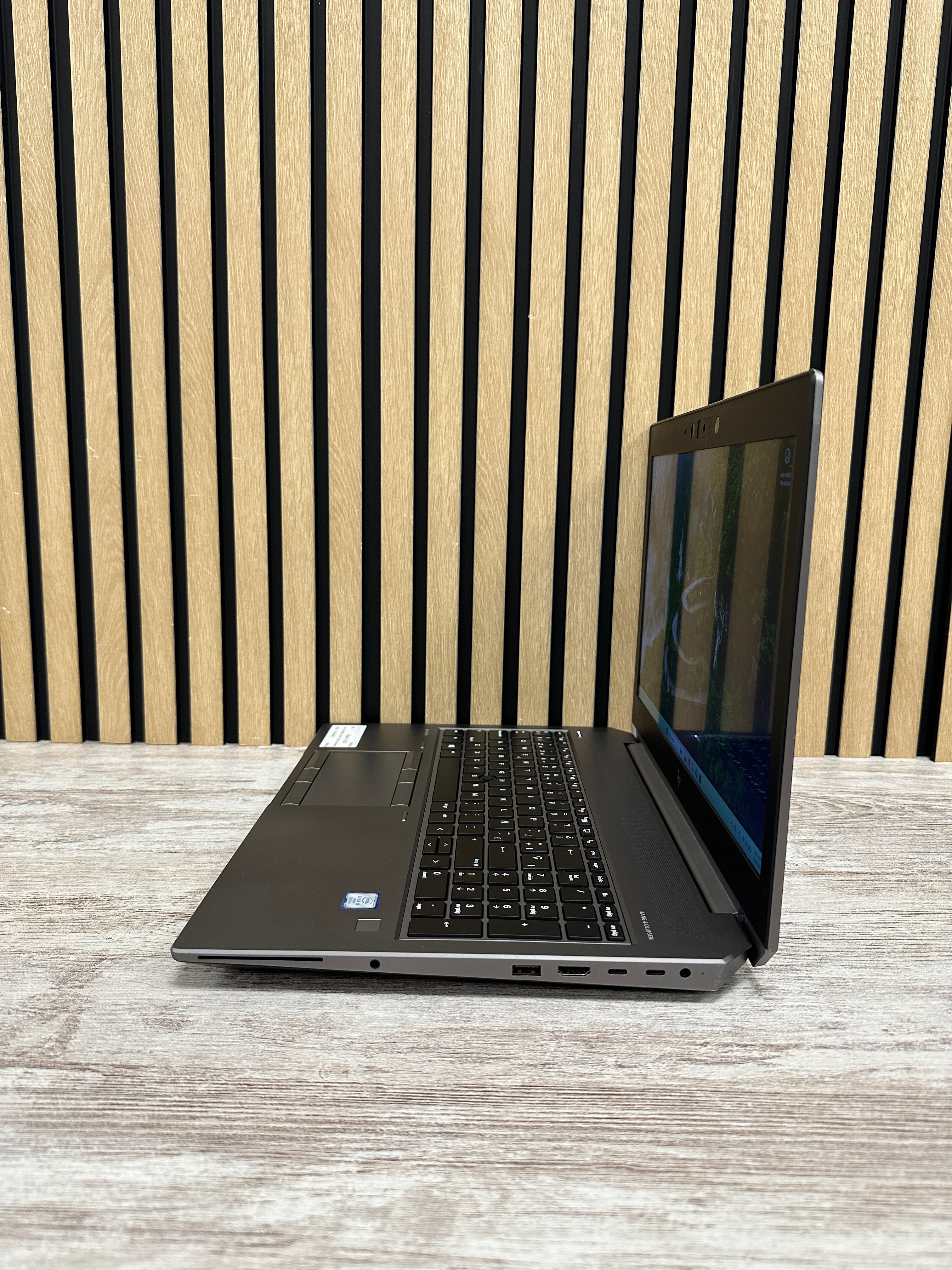 HP ZBook 15 G6 Core i9 i9-9880H 2.3GHz (Total: 8 núcleos) 32GB 512GB SSD