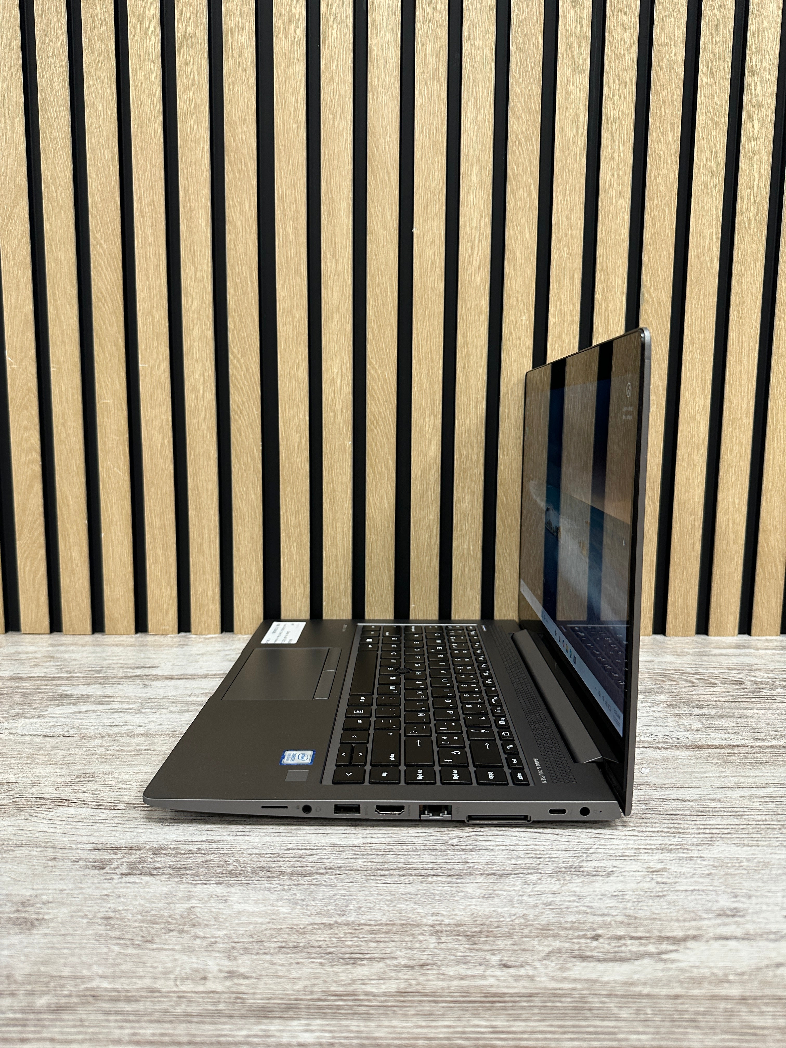 HP Zbook 14u G5 TÁCTIL  Core i5 i5-8250U 1.7GHz (Total: 4 núcleos) 16GB 512GB SSD