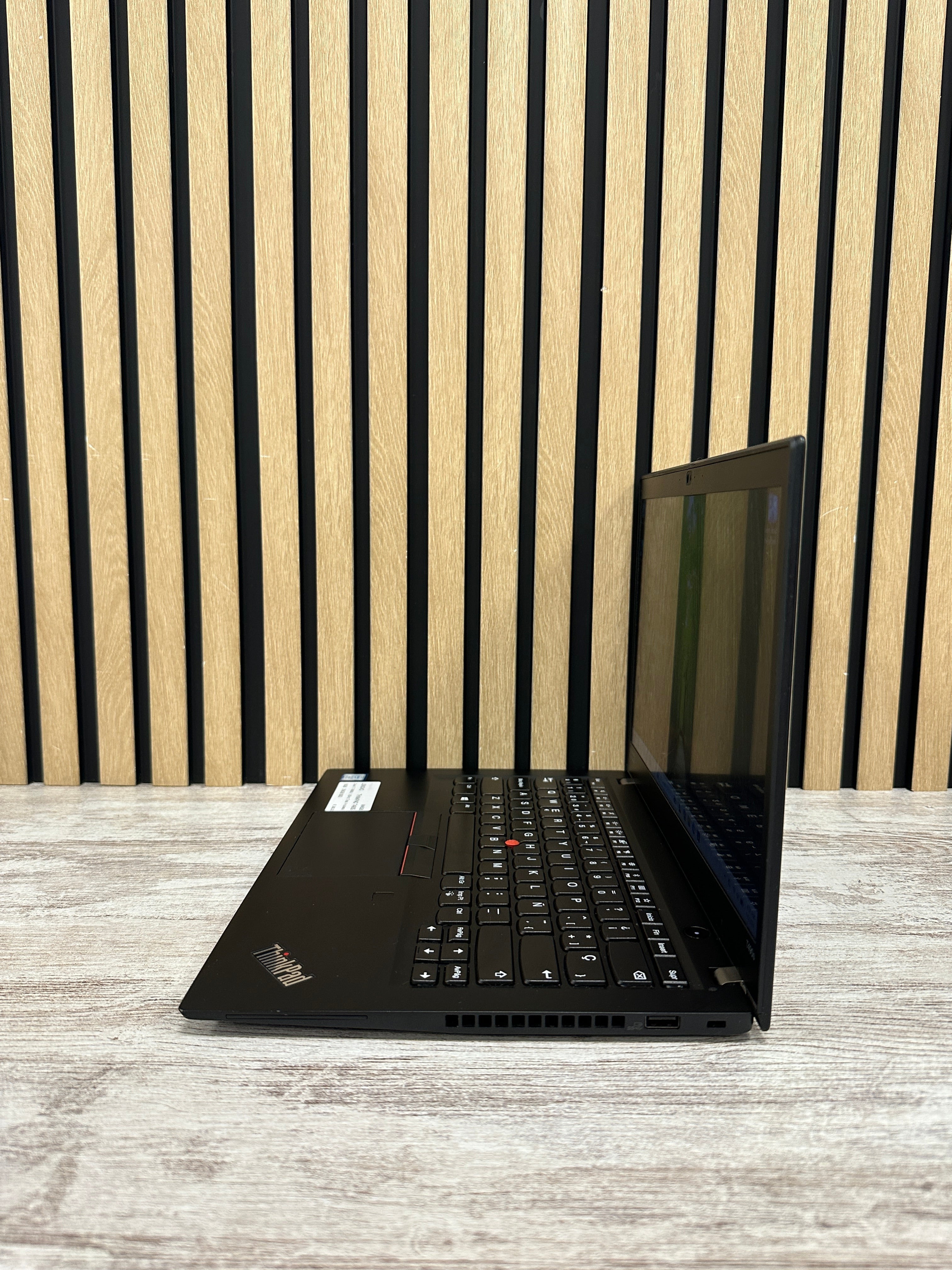 LENOVO THINKPAD T490S i7 16GB 256GB SSD 14"