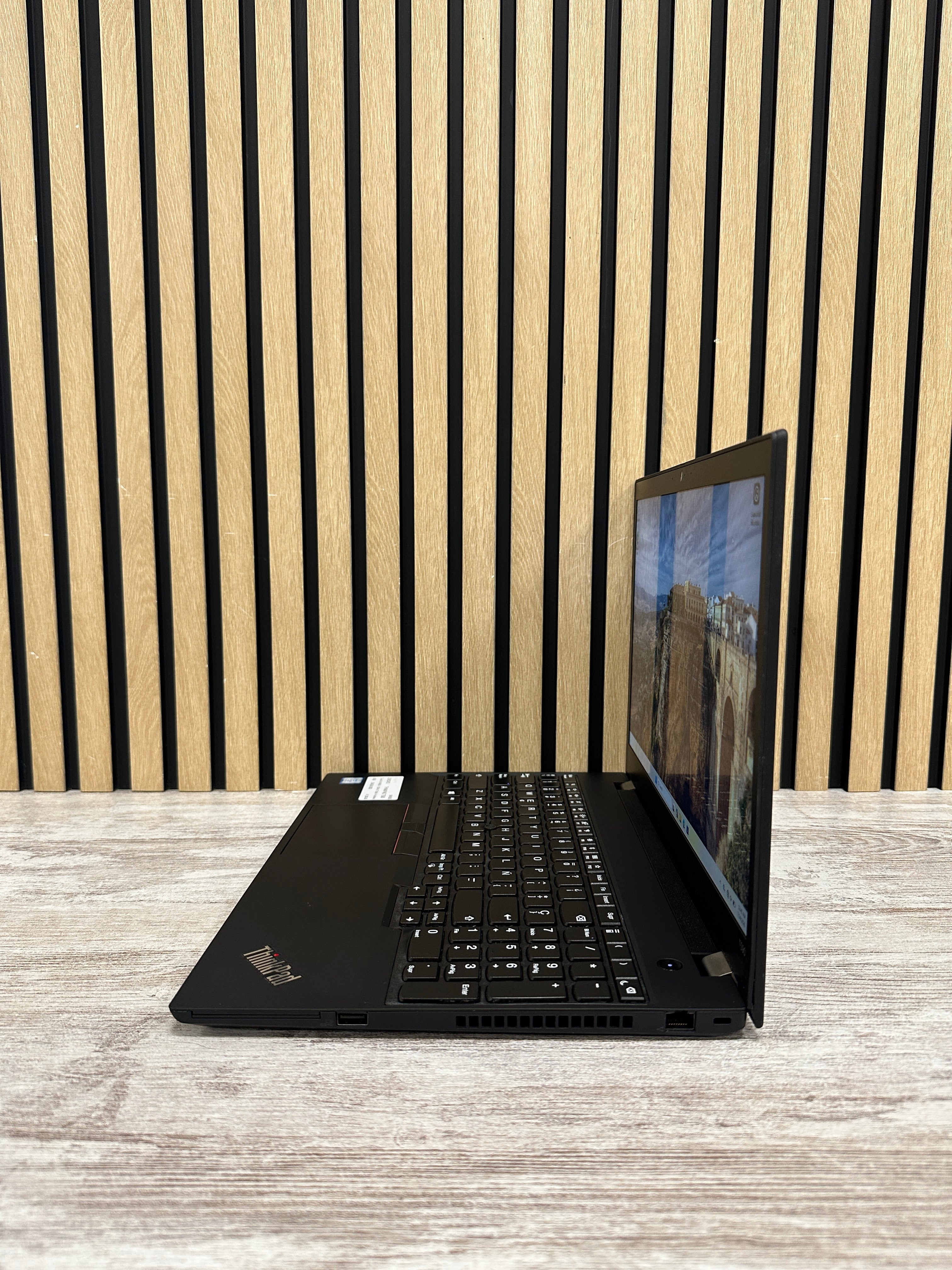 LENOVO THINKPAD T590 i5 8GB 256GB SSD 15.6"