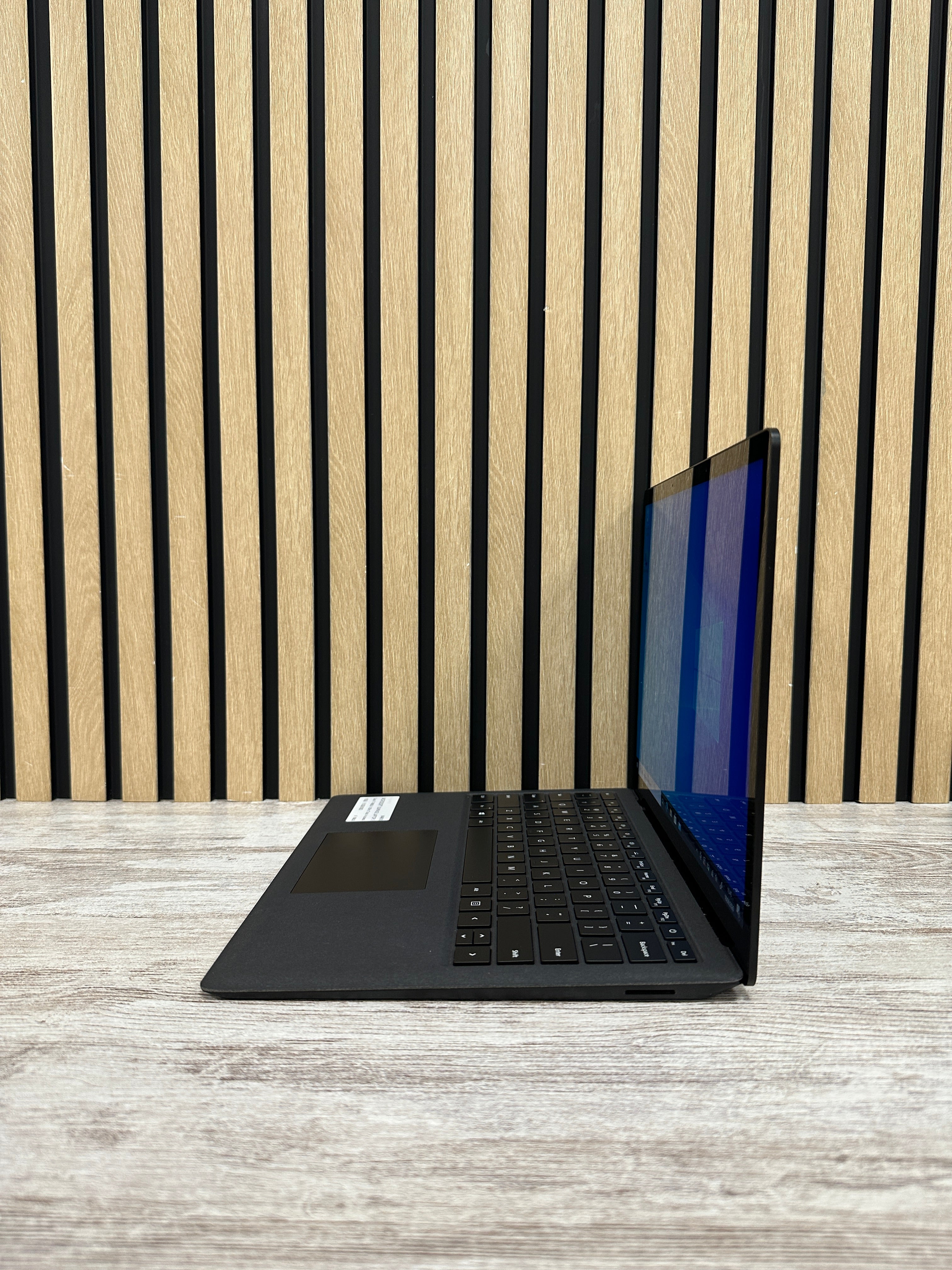 MICROSOFT SURFACE LAPTOP 2 Core i7 i7-8650U 1.9GHz (Total: 4 núcleos)