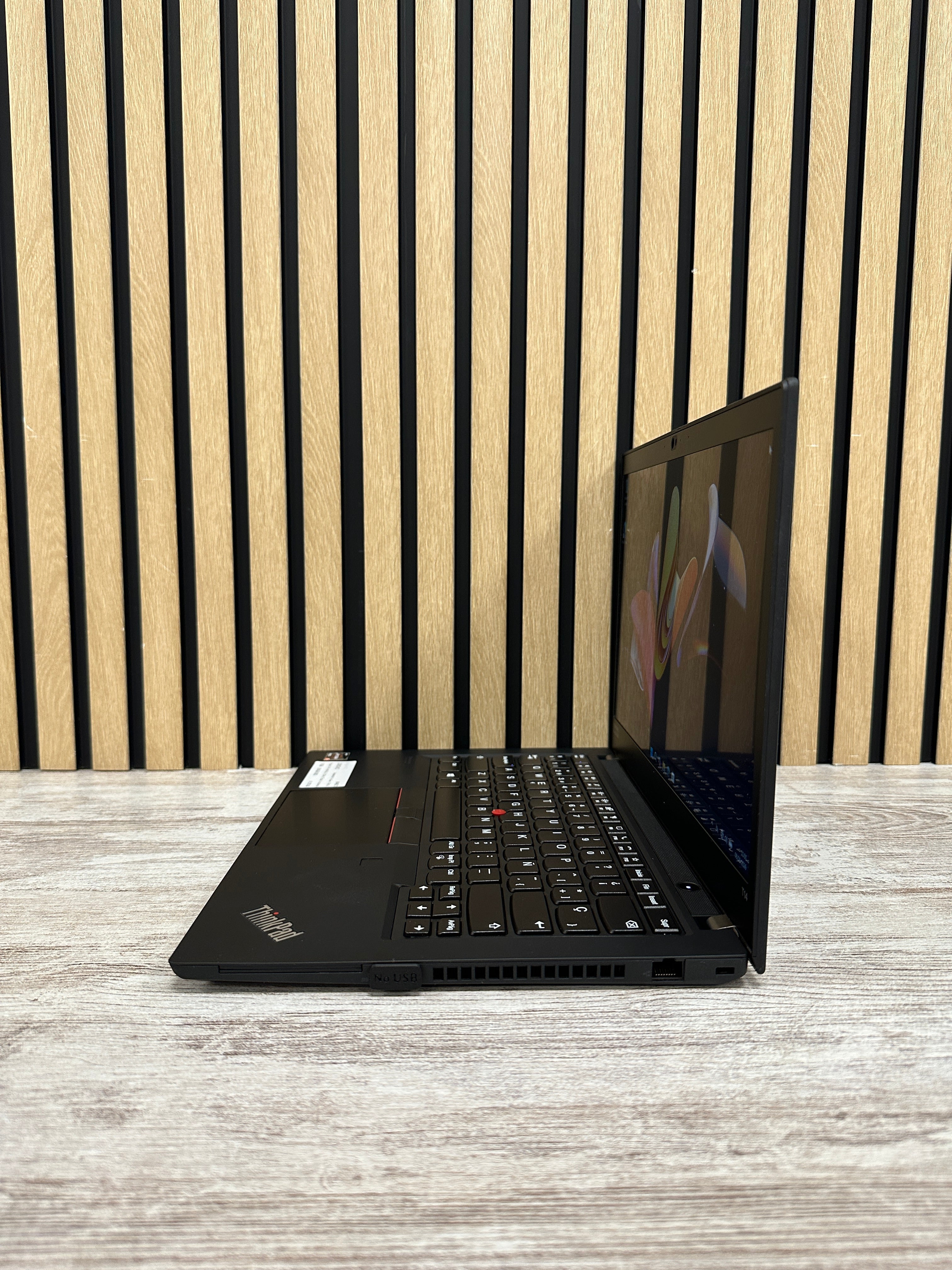 LENOVO THINKPAD T14 (Gen 1) TÁCTIL Ryzen 5 16GB 256GB SSD 14"