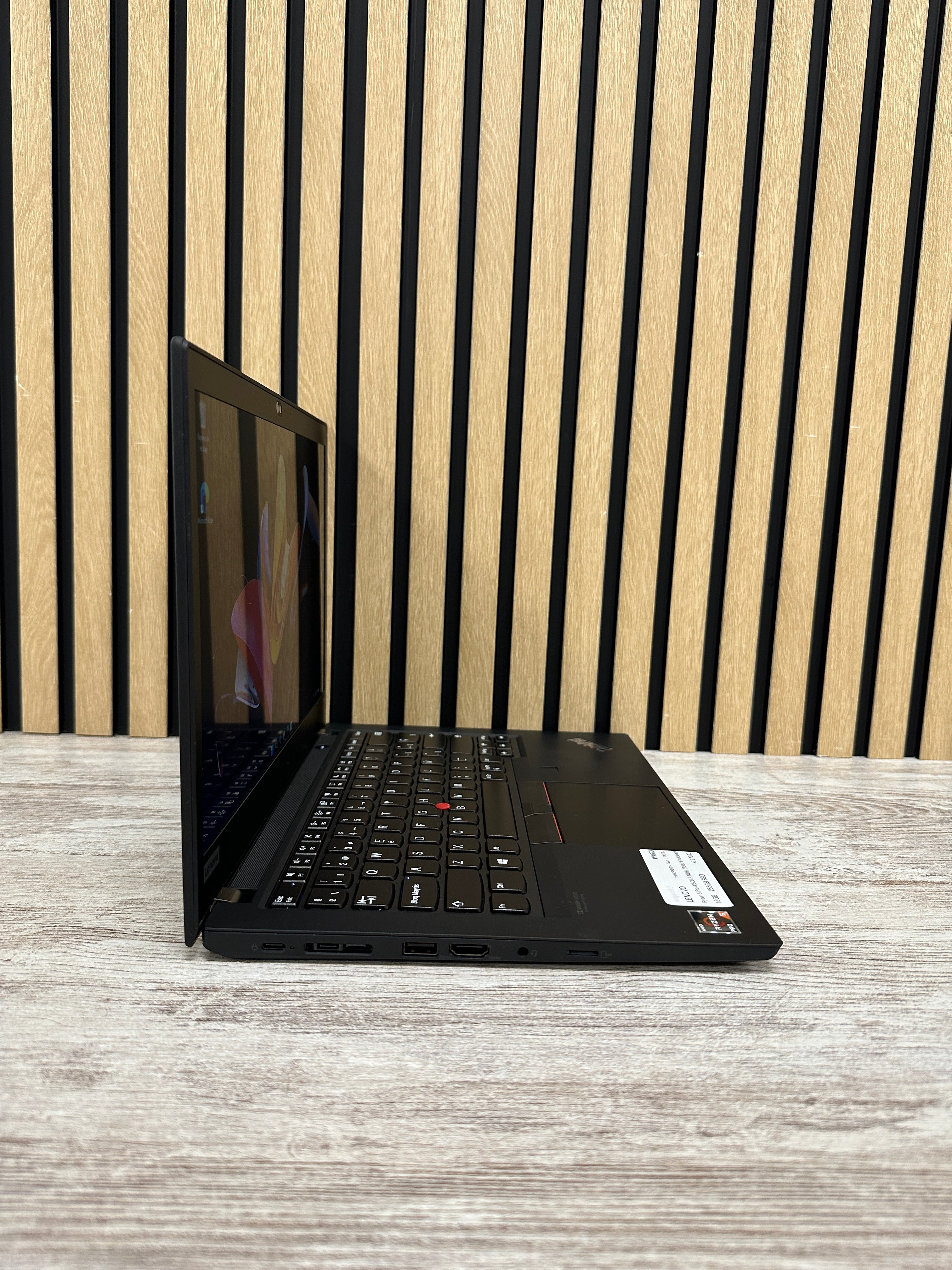 LENOVO THINKPAD T14 (Gen 1) TÁCTIL Ryzen 5 16GB 256GB SSD 14"