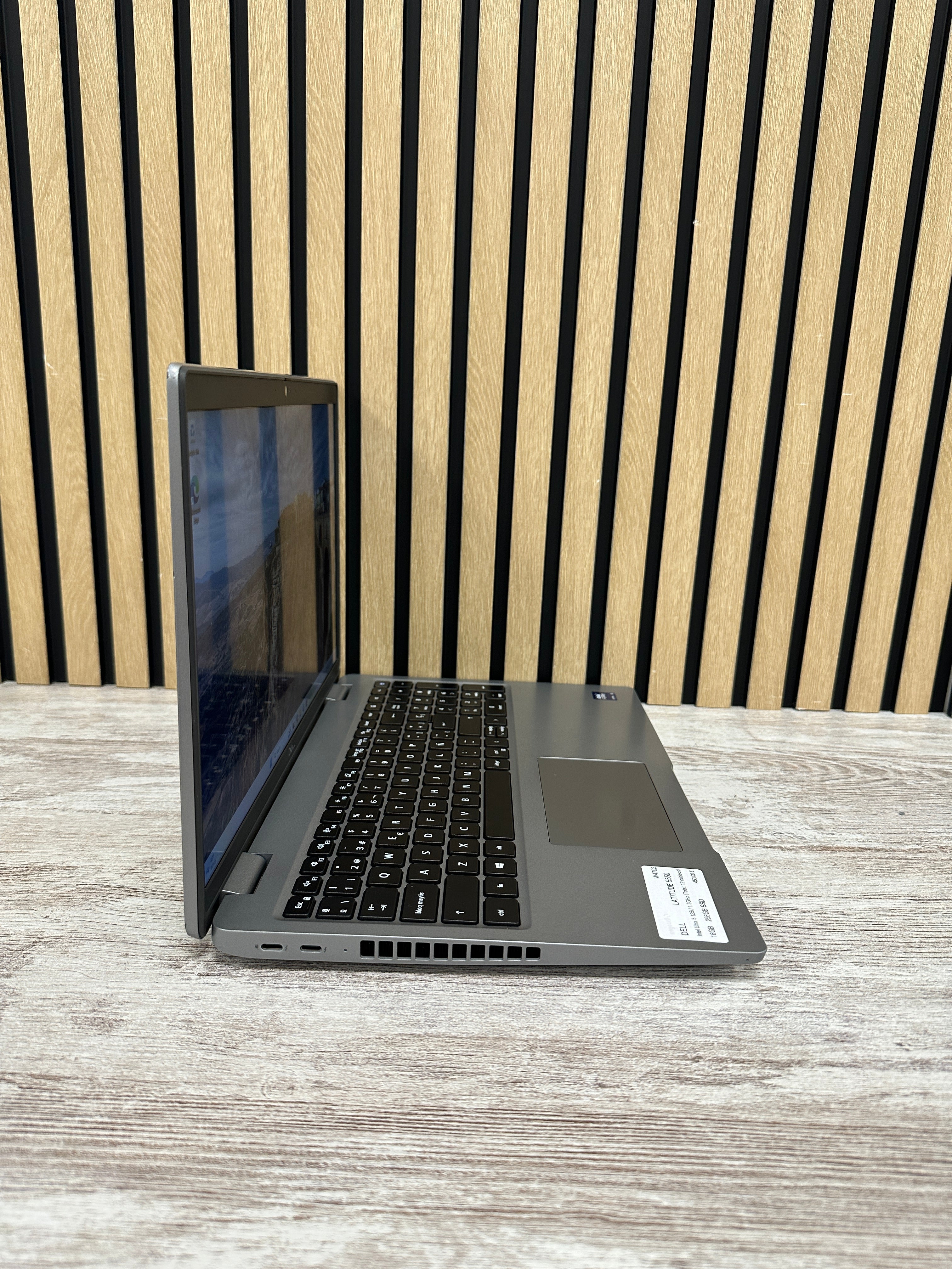 DELL LATITUDE 5550 Ultra 5 16GB 256GB SSD