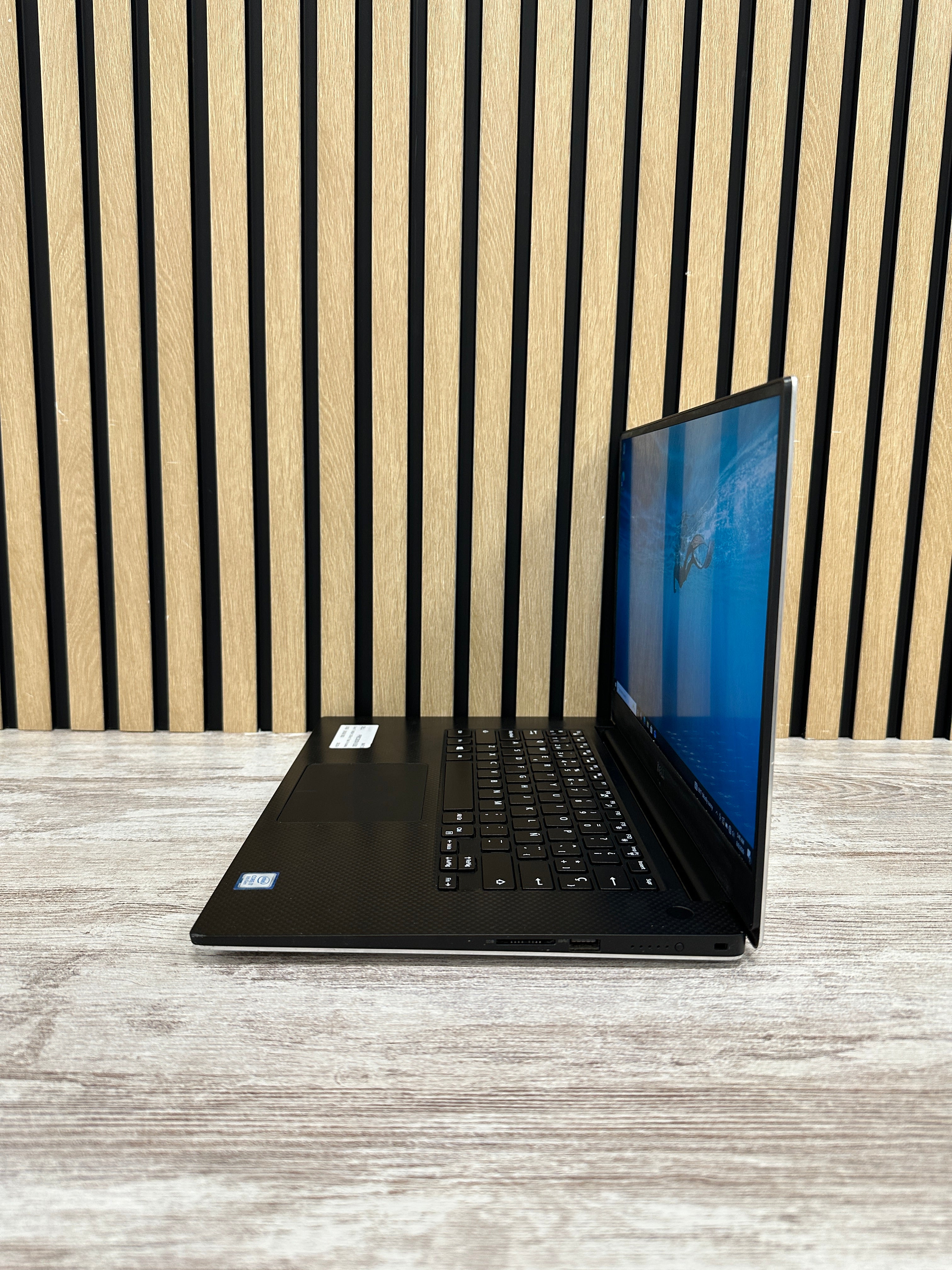 DELL PRECISION 5530 i7 32GB 256GB SSD 15.6"