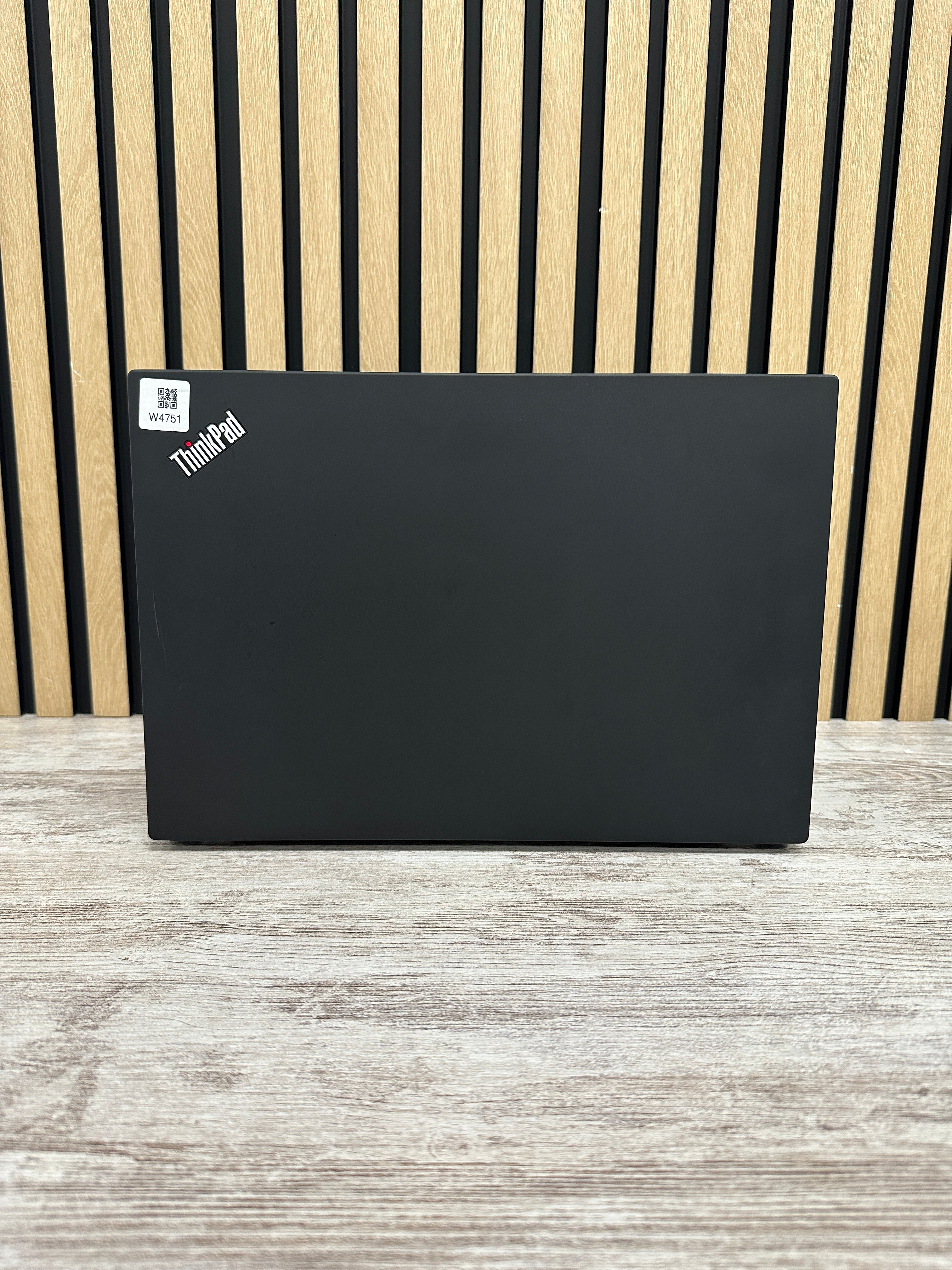 LENOVO THINKPAD T14 (GEN 2) Core i5 i5-1135G7 2.4GHz (Total: 4 núcleos) 16GB 256GB SSD 14" - Moyacell
