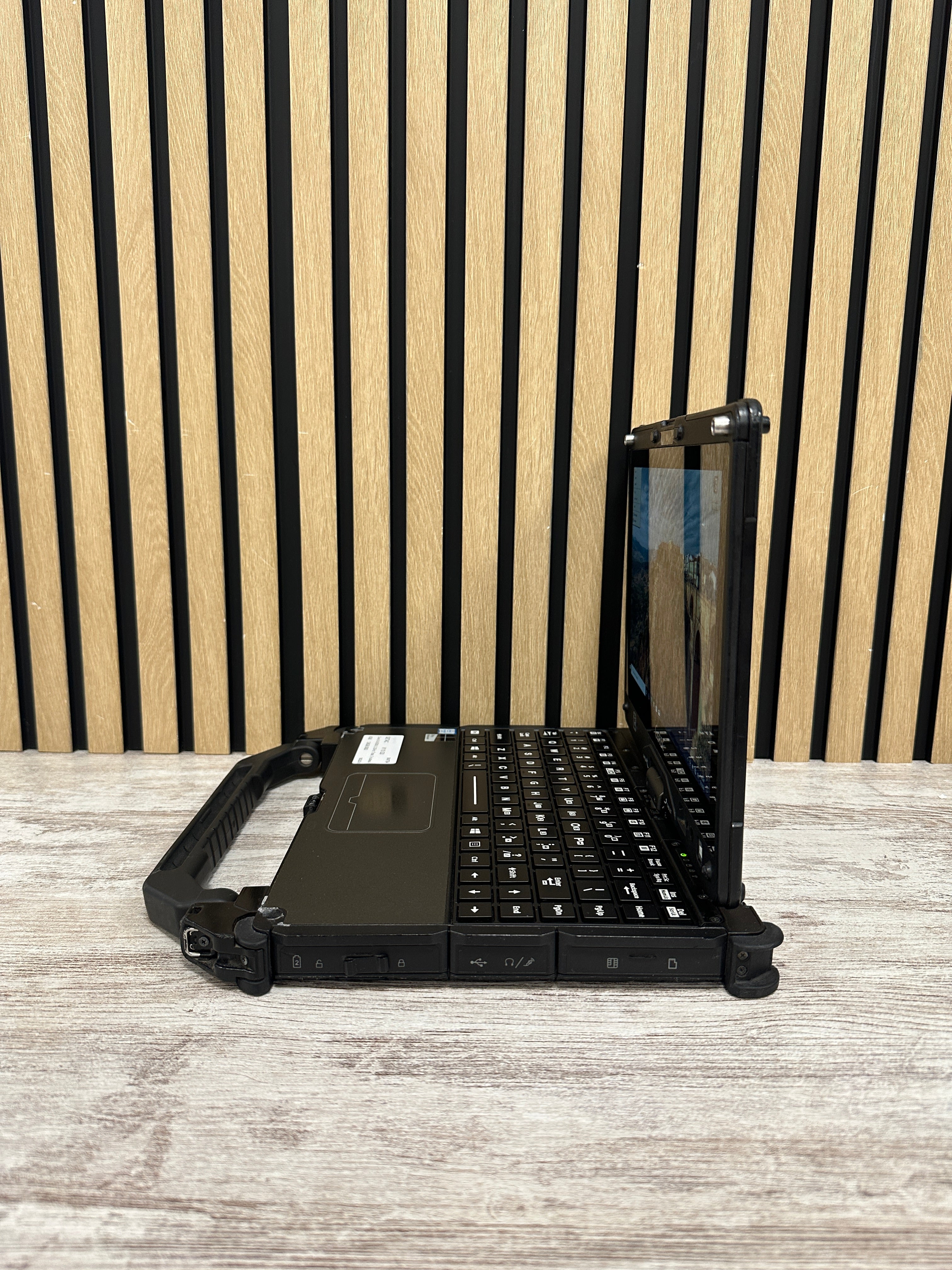 GETAC V110 G3 Core i5 i5-6200U 2.3GHz (Total: 2 núcleos) 8GB 128GB SSD 11.6" - Moyacell