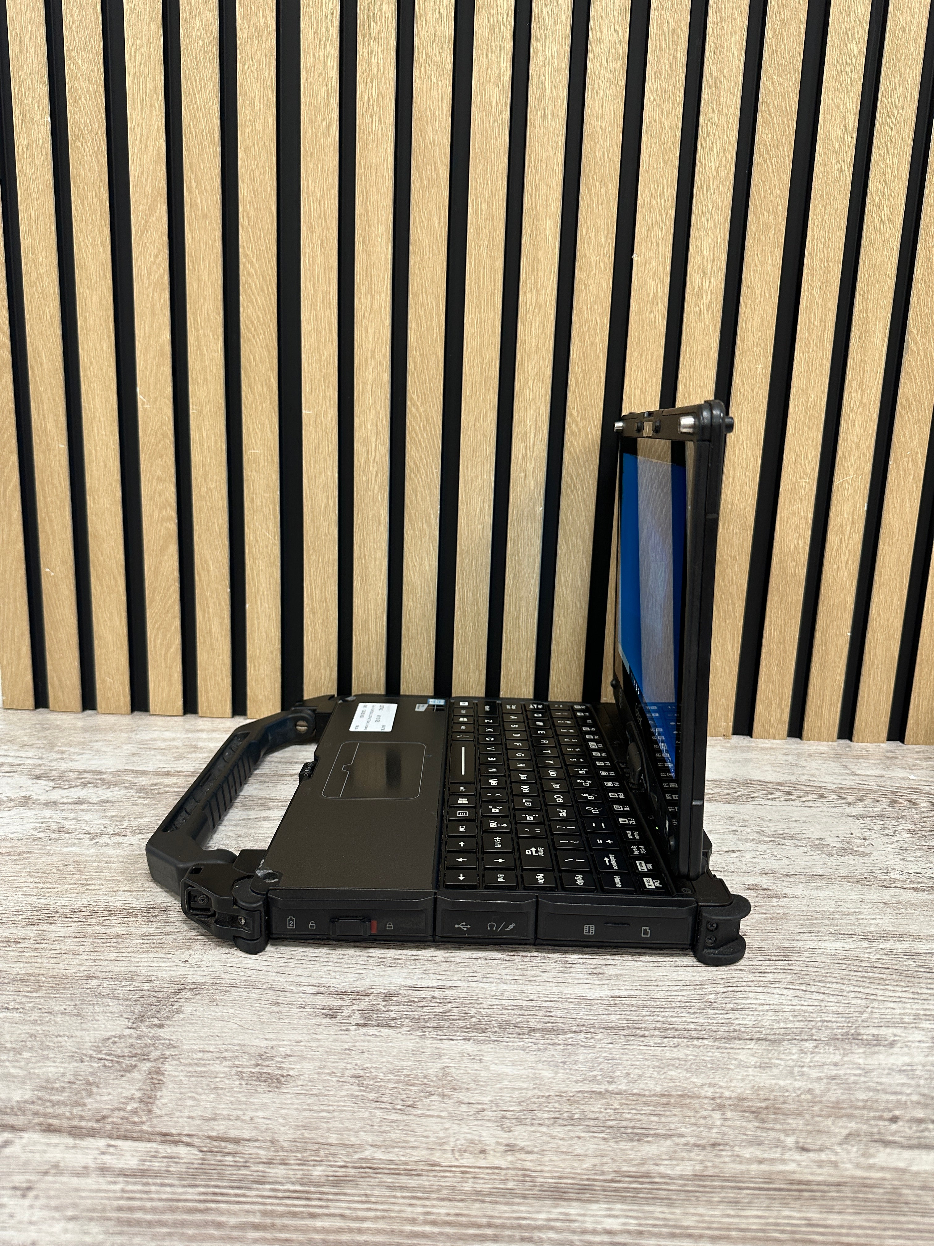 GETAC V110 G3 Core i5 i5-6200U 2.3GHz (Total: 2 núcleos) 8GB 128GB SSD 11.6" - Moyacell